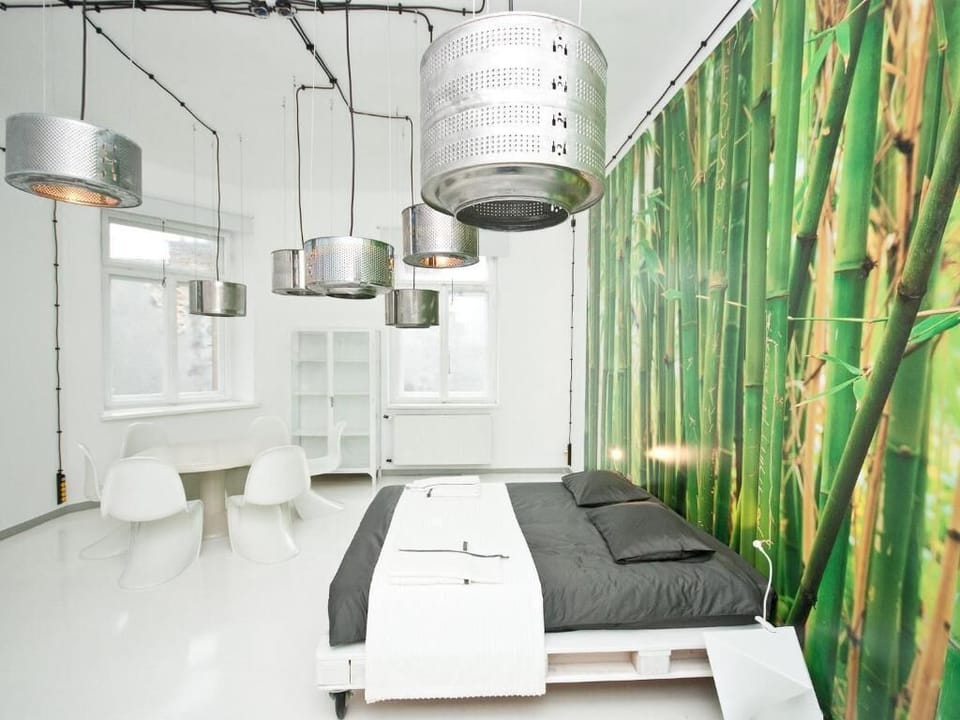 Studio Suite | Premium bedding, desk, iron/ironing board, free WiFi