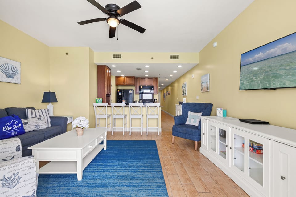 Condo, Multiple Beds, Hot Tub, Ocean View | Living area | 40-inch TV with digital channels