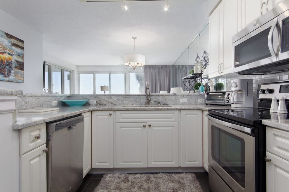 Condo, Multiple Beds, Pool Access, Ocean View | Private kitchen | Fridge, microwave, oven, stovetop