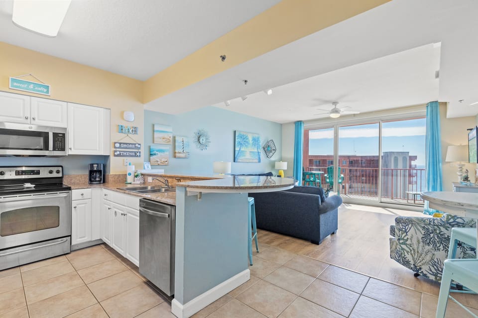 Condo, Multiple Beds, Hot Tub, Ocean View | Private kitchen | Fridge, microwave, oven, stovetop
