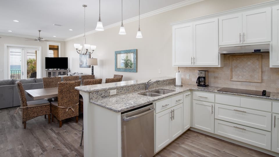 House, Multiple Beds, Balcony, Ocean View (21014 Front Beach Rd #A) | Private kitchen | Coffee/tea maker