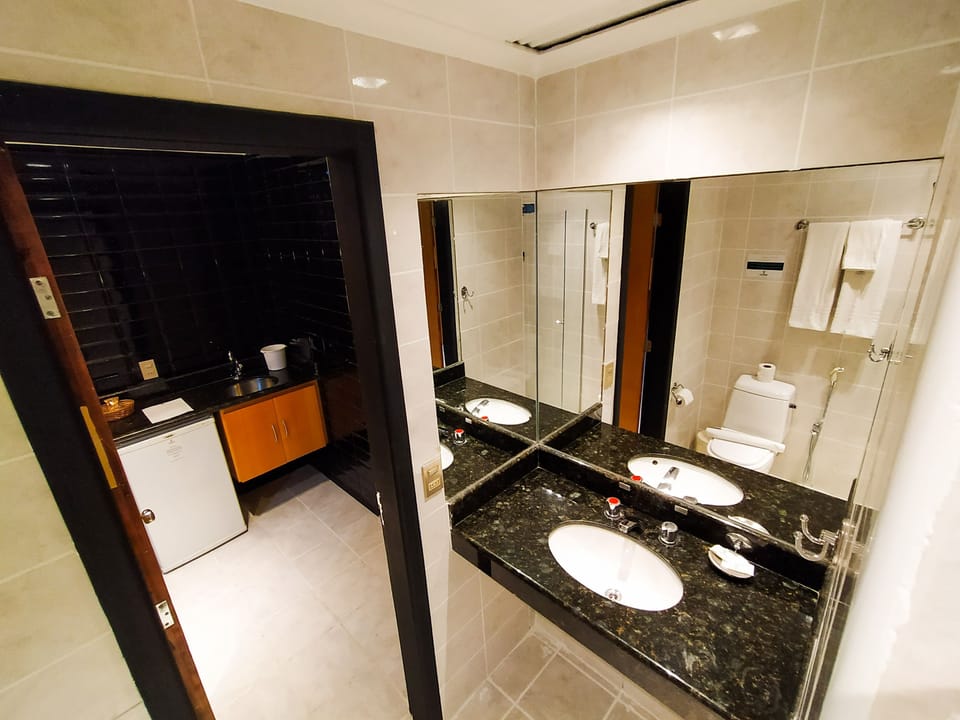 Bathroom sink