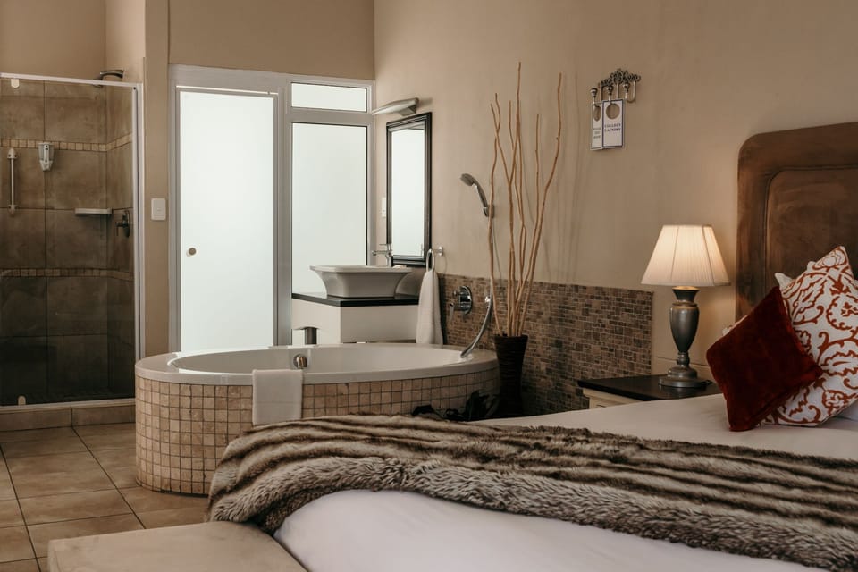 Junior Twin Room, 2 Twin Beds, Bathtub, Sea View | Minibar, in-room safe, laptop workspace, WiFi (free)