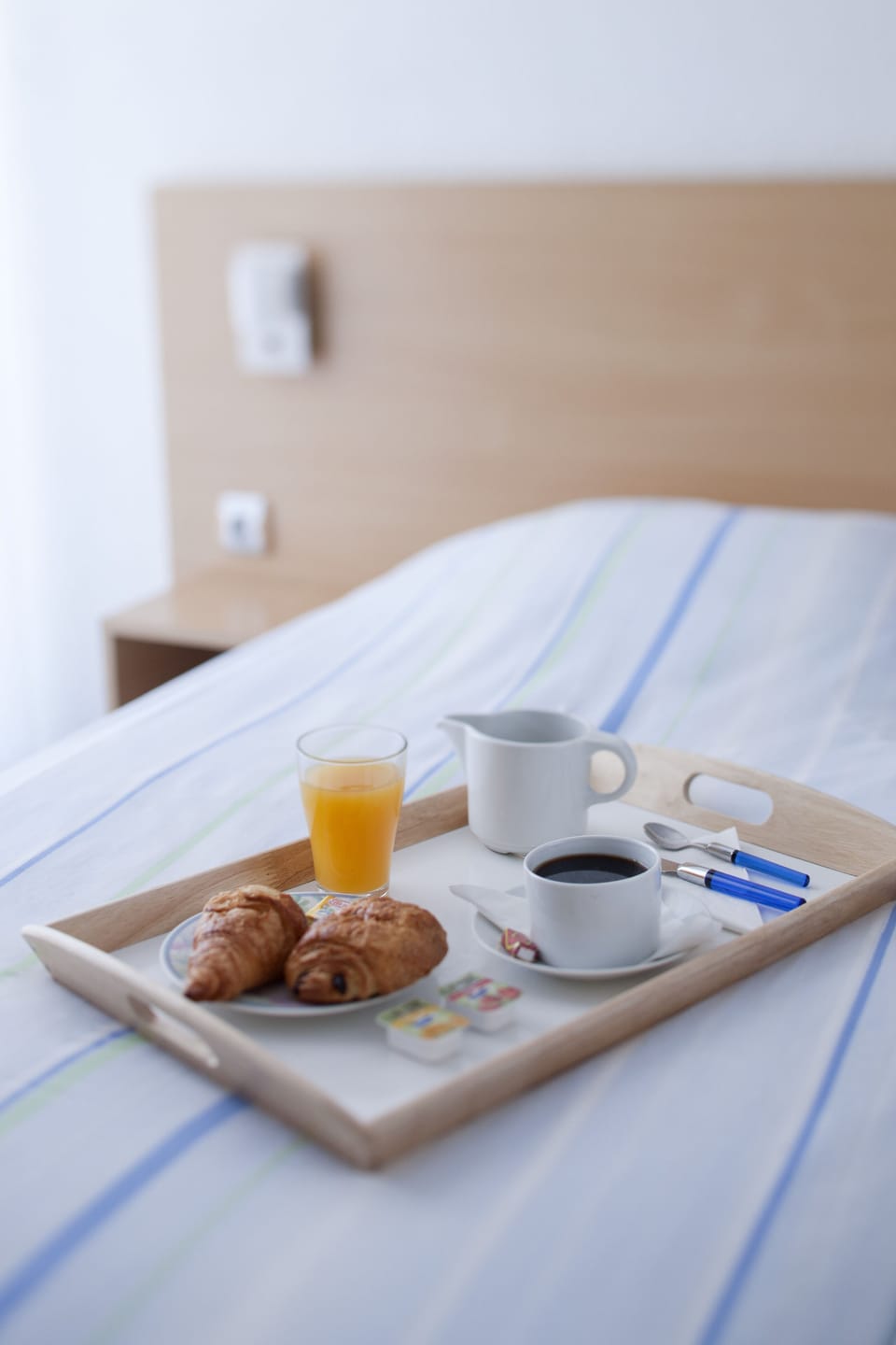 Basic Studio | In-room dining