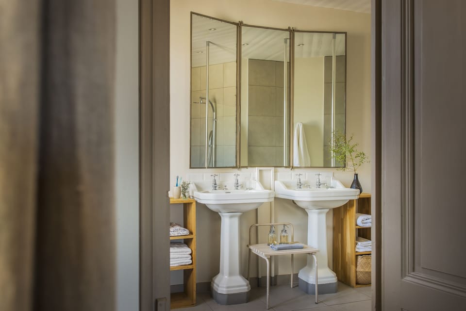 Panoramic Room | Bathroom | Free toiletries, hair dryer, towels, soap