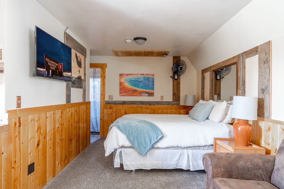 Cabin | 1 bedroom, premium bedding, down comforters, iron/ironing board