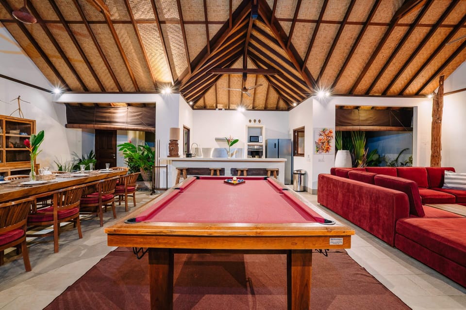 Basic Villa, Multiple Beds | Game room