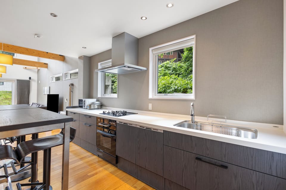 Family House | Private kitchen | Full-size fridge, microwave, stovetop, toaster