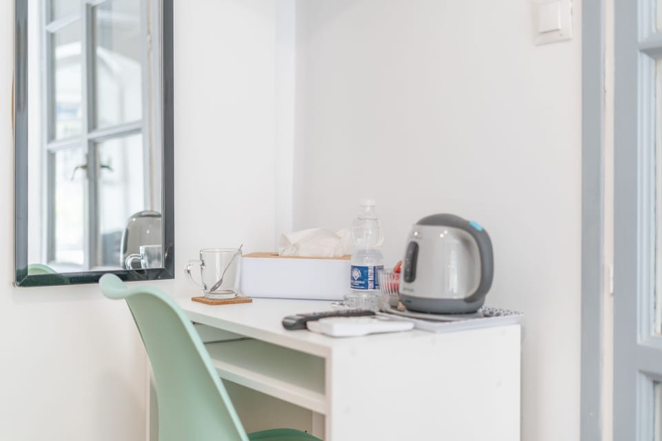 Single Room, Accessible, Private Bathroom (Habitacion 1) | Individually decorated, individually furnished, iron/ironing board