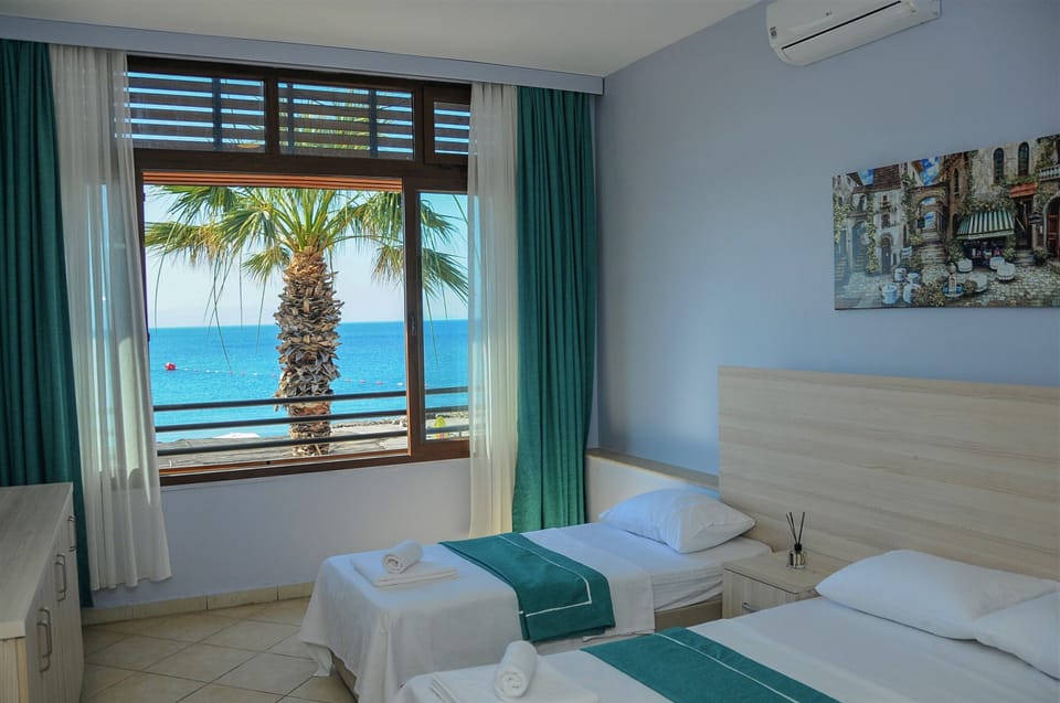 Deluxe Room | Premium bedding, in-room safe, WiFi (free)
