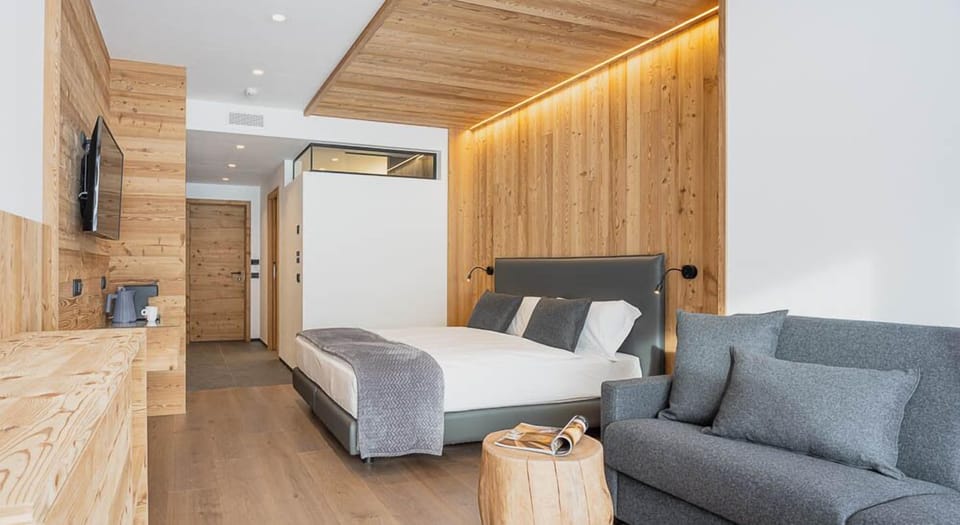 Exclusive Double or Twin Room, 1 Bedroom, Sauna, Mountain View | Premium bedding, down comforters, memory foam beds, minibar
