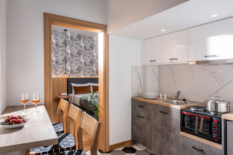 Coffee/tea maker, fridge, microwave, toaster
