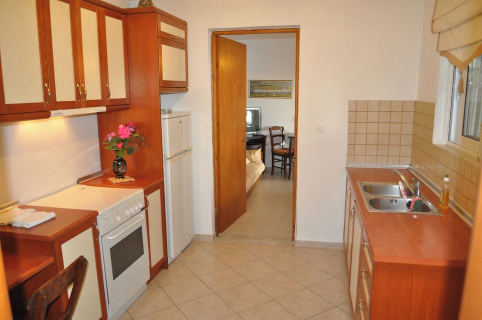 Apartment, 2 Bedrooms, Smoking, Balcony | Interior
