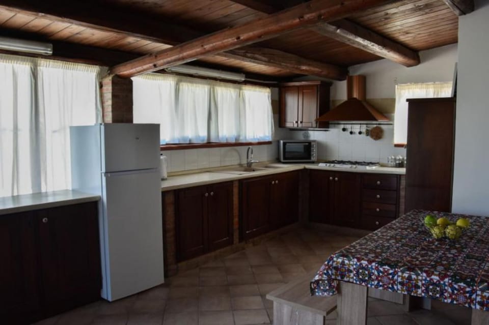 House, 2 Bedrooms, Smoking, Private Pool | Private kitchen