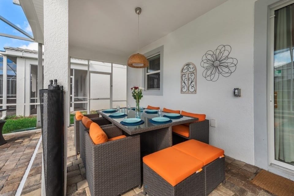 Villa, 6 Bedrooms | Outdoor dining