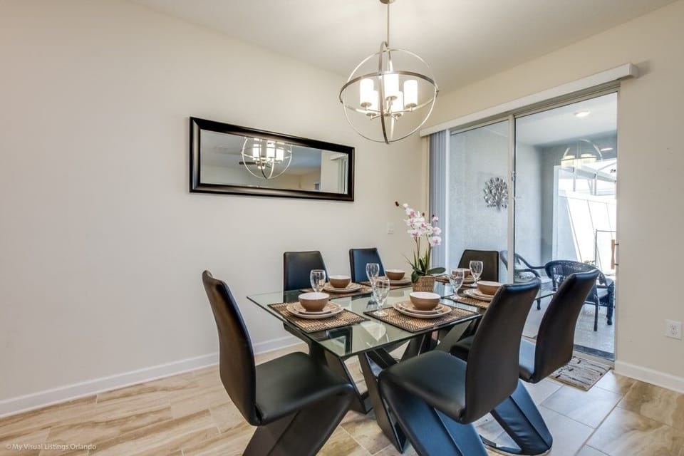 Townhome, 4 Bedrooms | Dining room