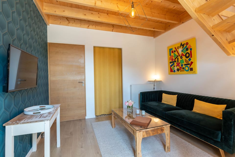 Design Double Room | Living area | Books, offices