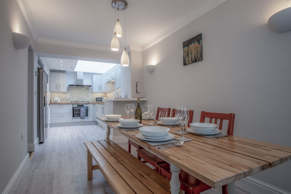 Cottage (3 Bedrooms) | Private kitchen | Fridge, microwave, oven, stovetop