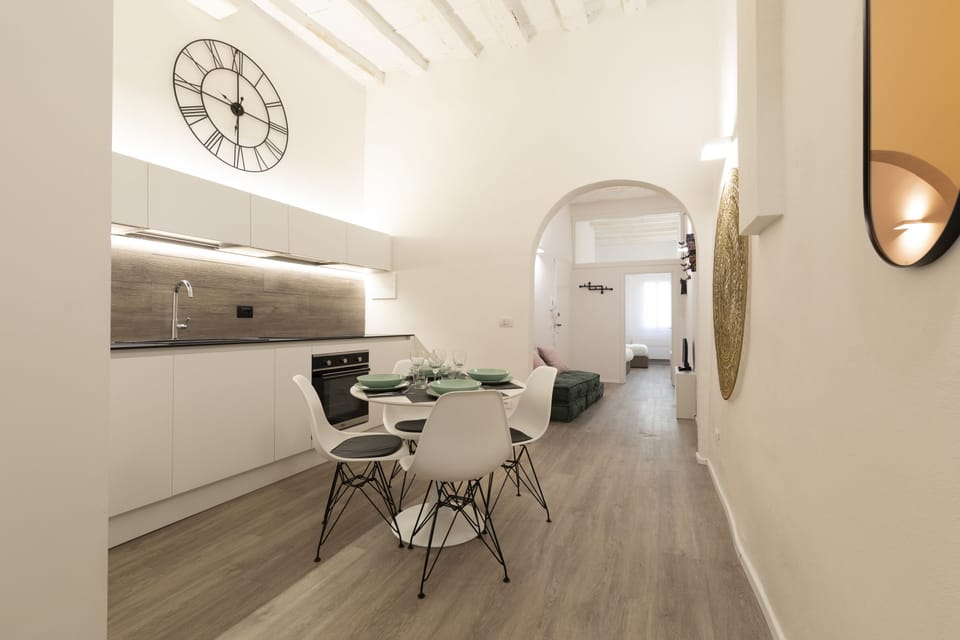 Design Apartment | Private kitchen | Fridge, oven, stovetop, coffee grinder