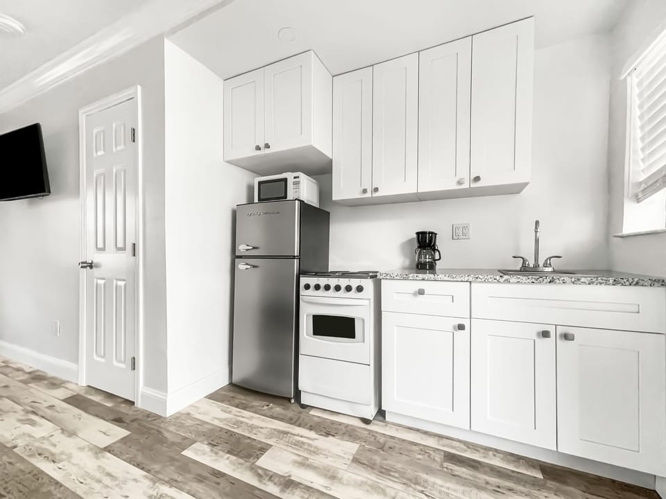 Family Double Room | Private kitchen | Microwave, stovetop, coffee/tea maker, toaster
