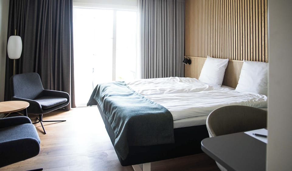 Standard | Premium bedding, laptop workspace, blackout drapes, free WiFi