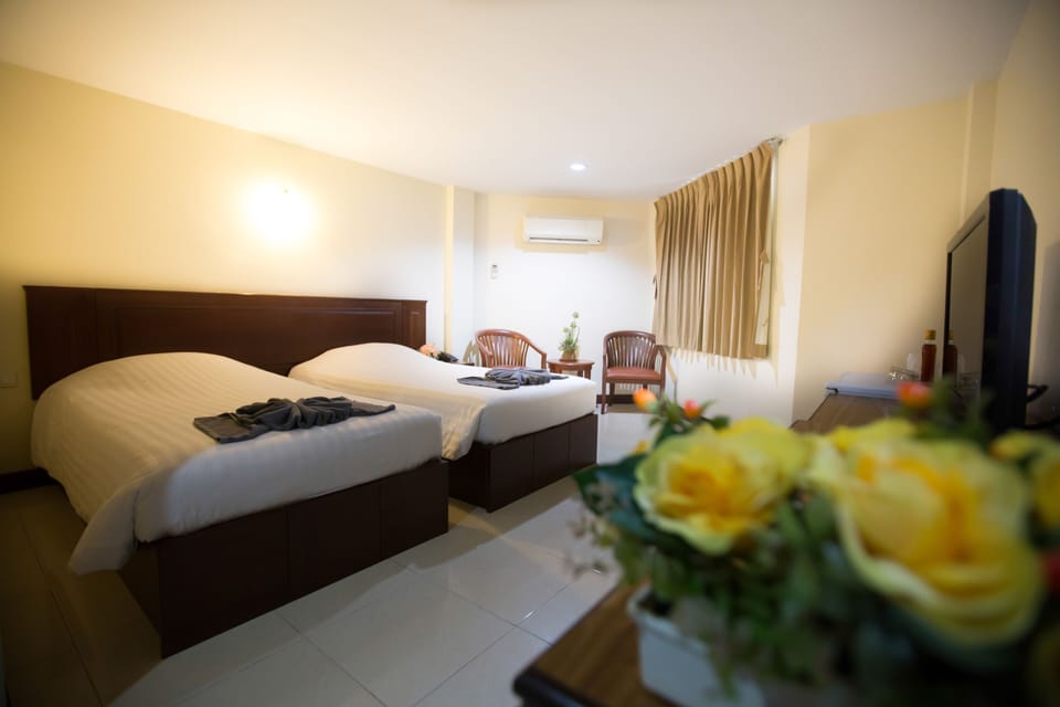 Superior Twin Room | Minibar, in-room safe, desk, blackout drapes
