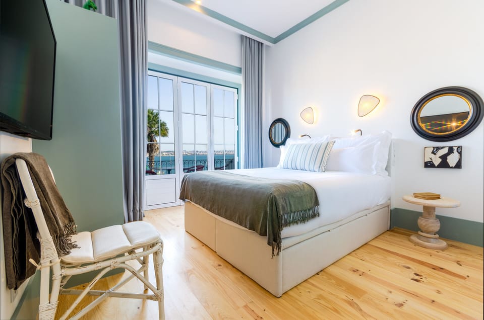 Superior Room, Balcony, Sea View | Hypo-allergenic bedding available, minibar, in-room safe, soundproofing