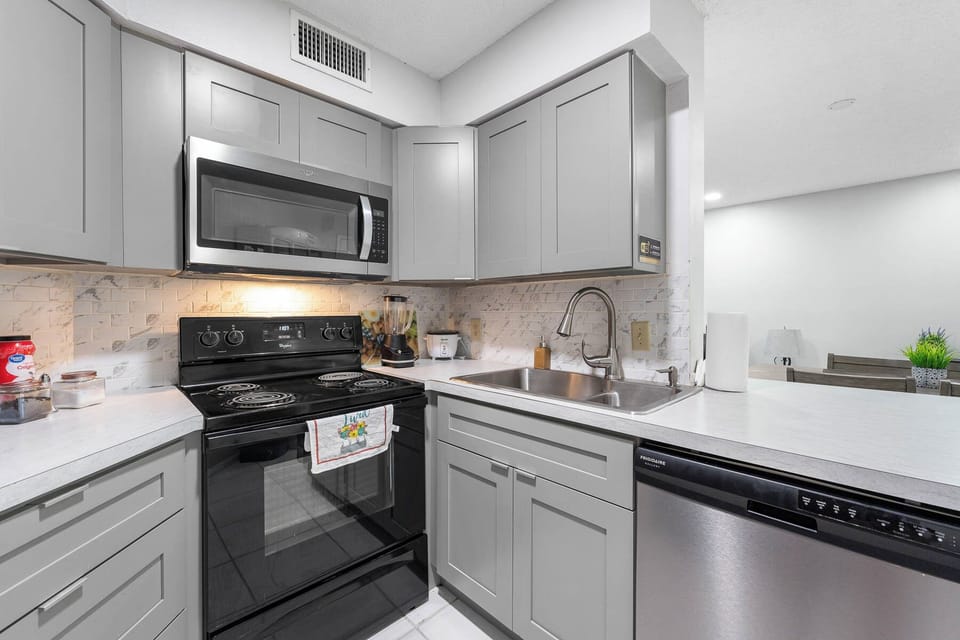 Fridge, microwave, oven