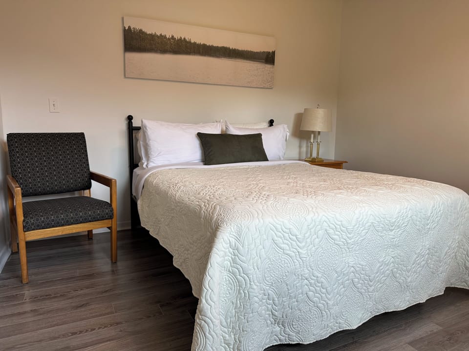 Double Room, 1 Queen Bed | Laptop workspace, free WiFi, bed sheets