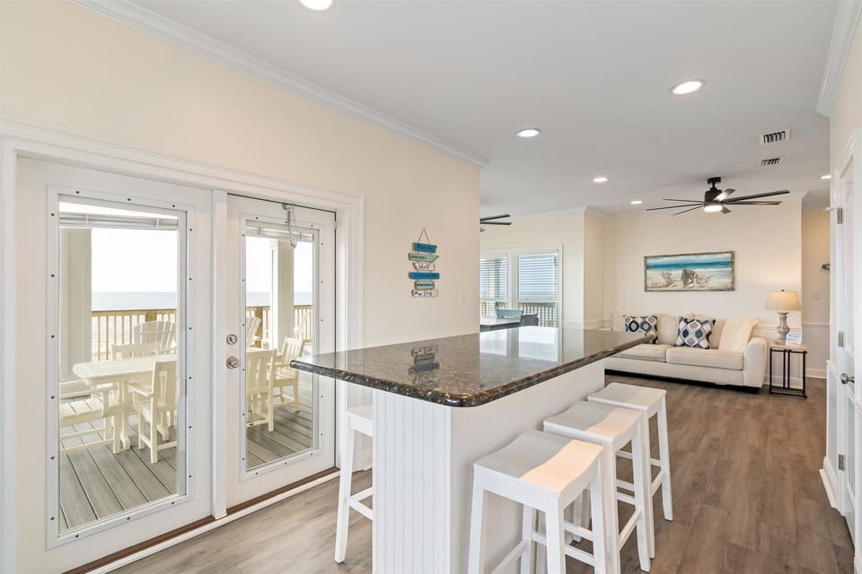 House, 6 Bedrooms | Dining