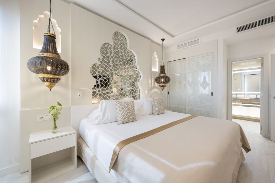 Deluxe Double Room | Minibar, in-room safe, desk, laptop workspace