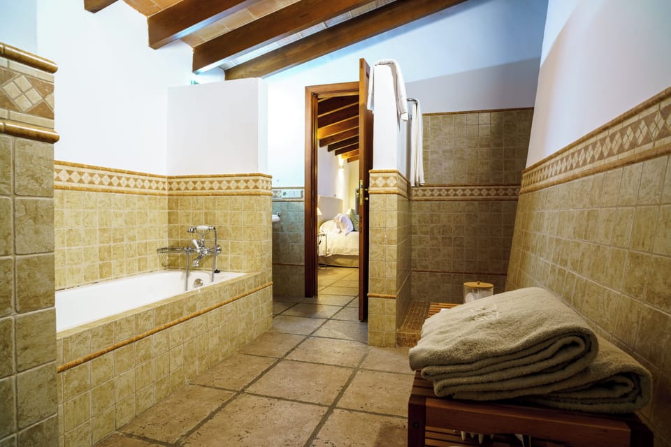 Superior Suite | Bathroom | Hair dryer, bathrobes, slippers, towels