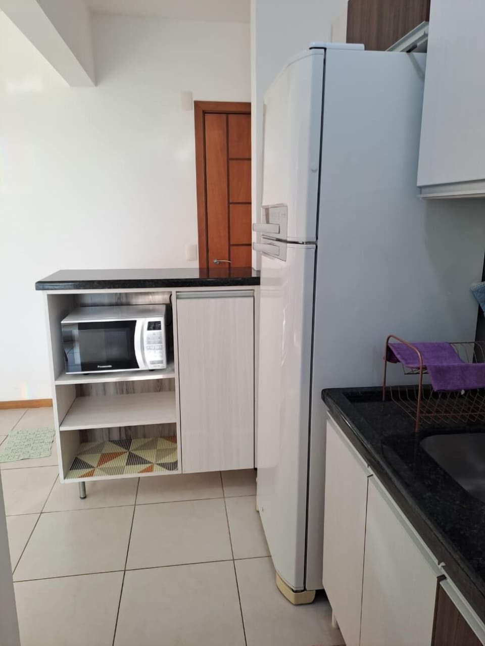 Club Apartment, Pool Access | Private kitchen | Full-size fridge, microwave, blender, cookware/dishes/utensils