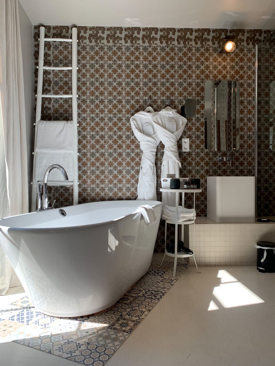 Superior Room (Jacuzzi) | Bathroom | Designer toiletries, hair dryer, bathrobes, slippers