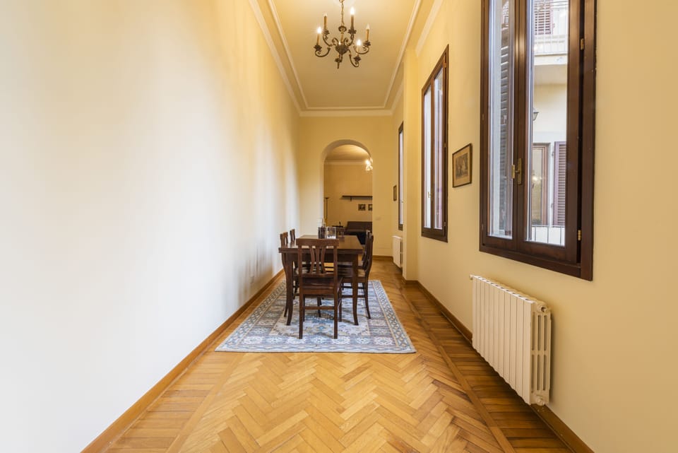 Deluxe Apartment | Dining room