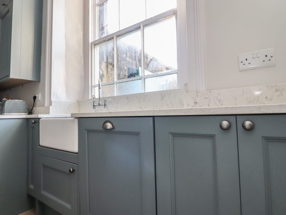 Cottage | Private kitchen | Fridge, dishwasher, electric kettle, toaster