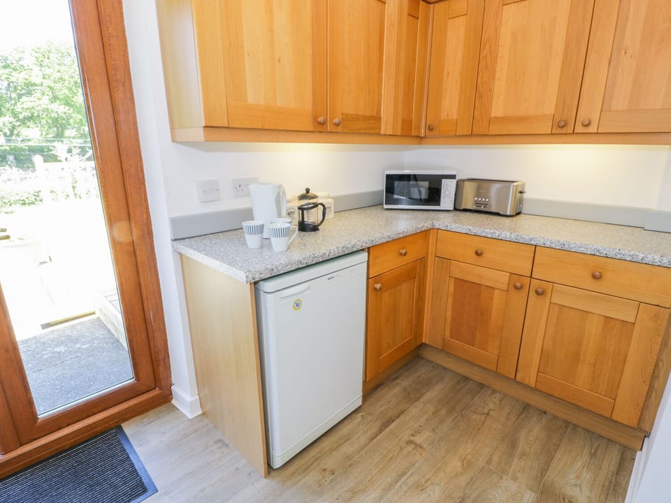 Cottage | Private kitchen | Fridge, dishwasher, electric kettle, toaster