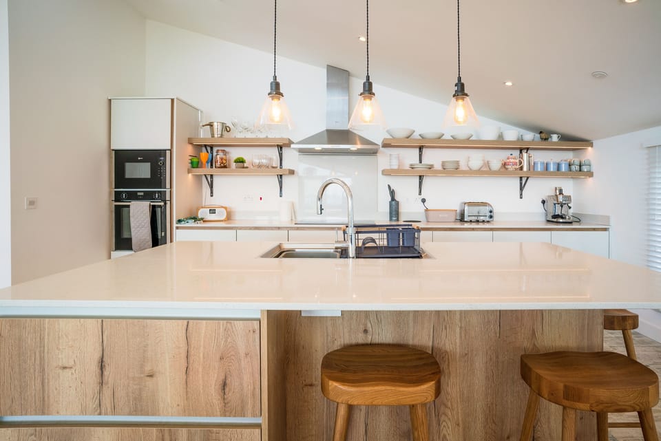 Cottage | Private kitchen | Fridge, dishwasher, electric kettle, toaster