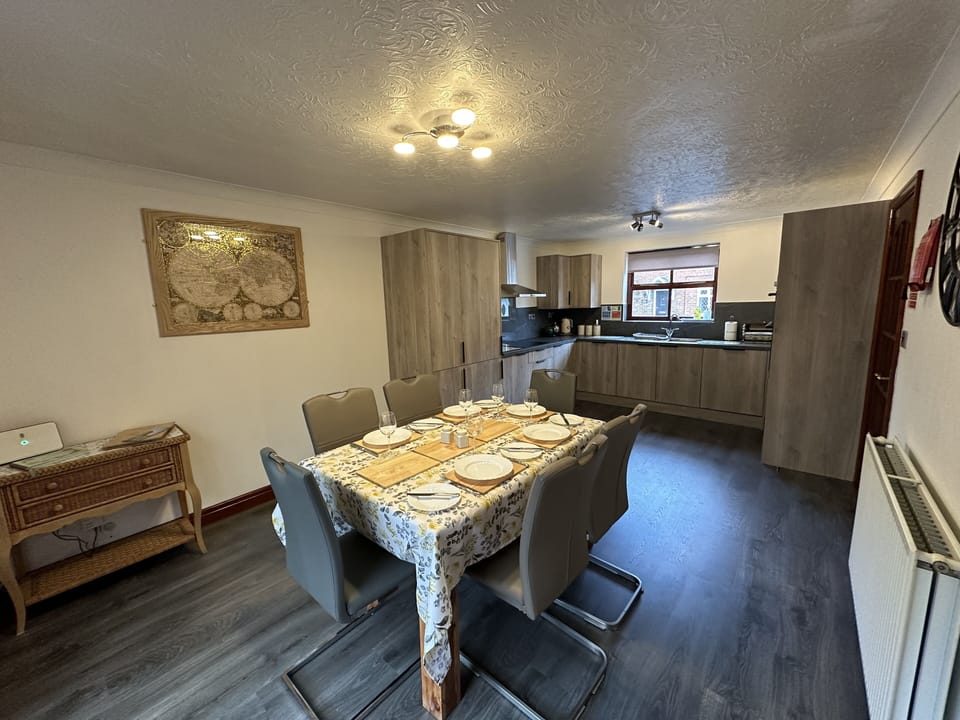 Cottage | Dining