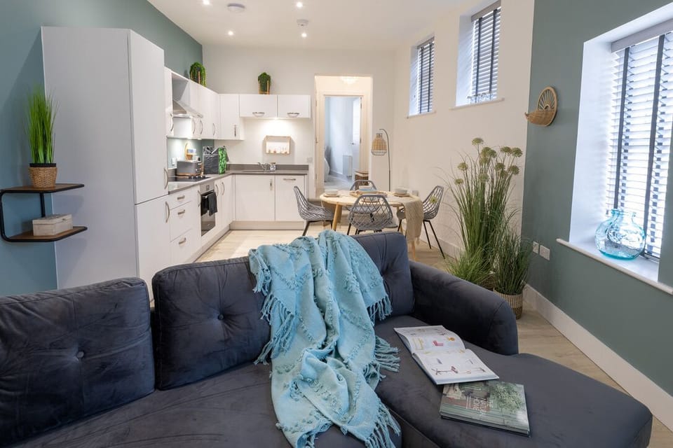Luxury Apartment, Private Bathroom, City View (Flat 5) | Shared kitchen