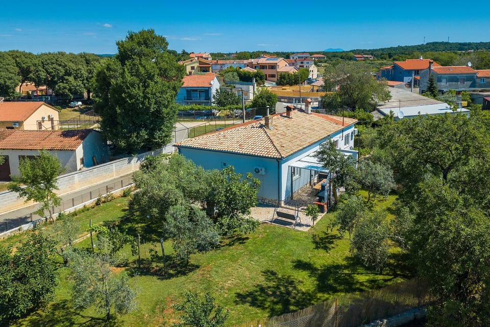 House (Two Bedroom Holiday Home with Terrace) | Garden