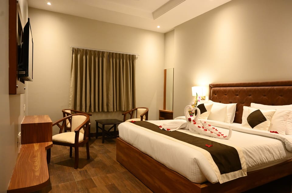Deluxe Double Room | Premium bedding, memory foam beds, minibar, desk