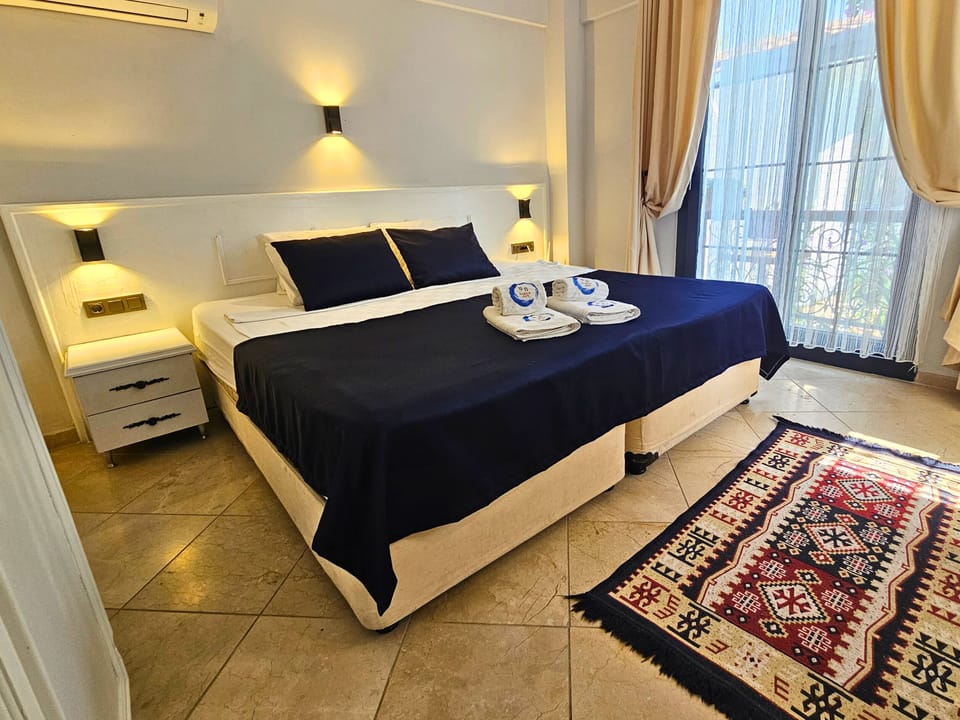 Standard Room, Garden Area | Minibar, in-room safe, desk, laptop workspace