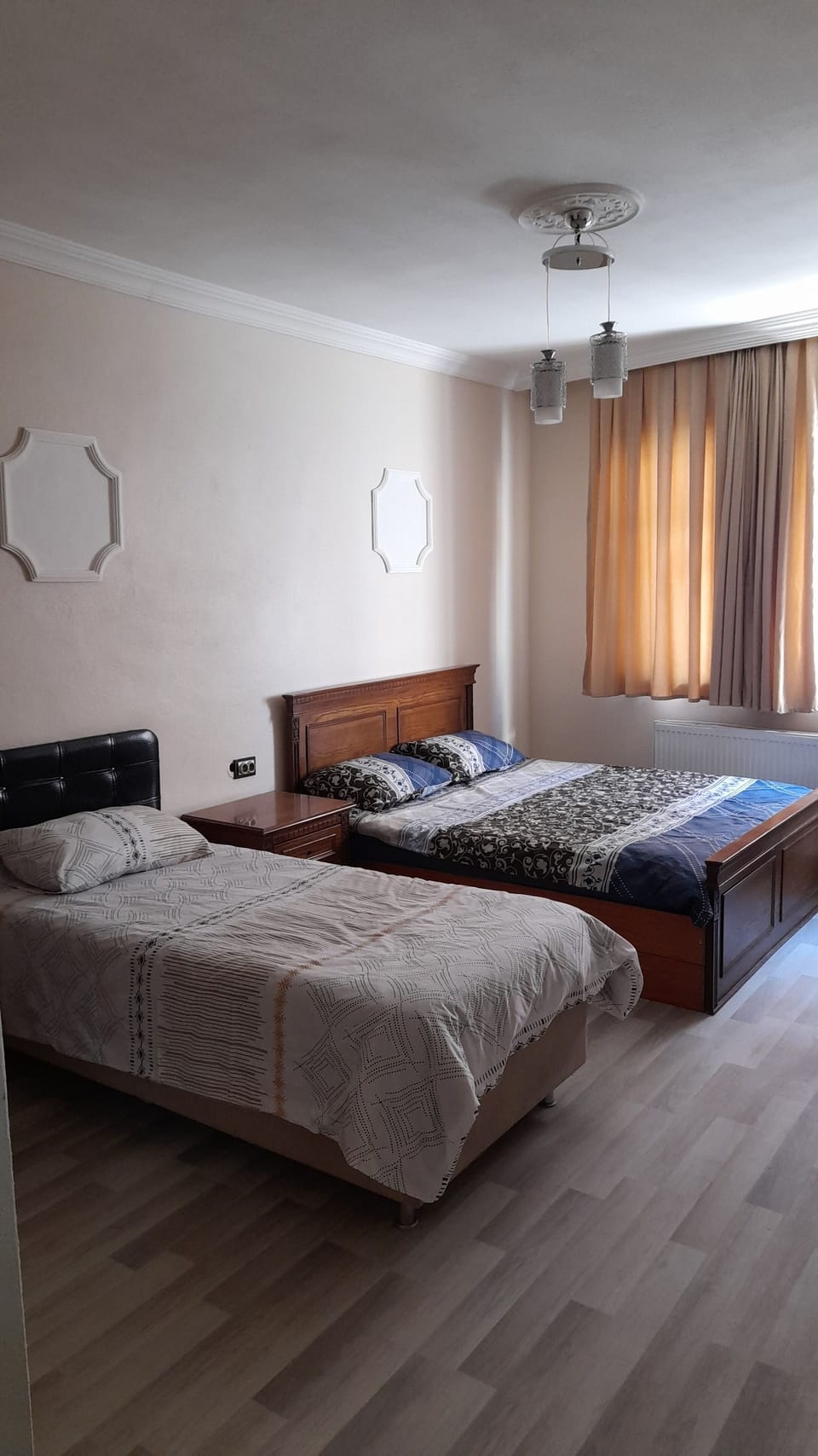 Egyptian cotton sheets, premium bedding, individually decorated, desk