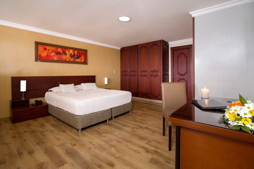 Double Room | In-room safe, iron/ironing board, free WiFi, bed sheets