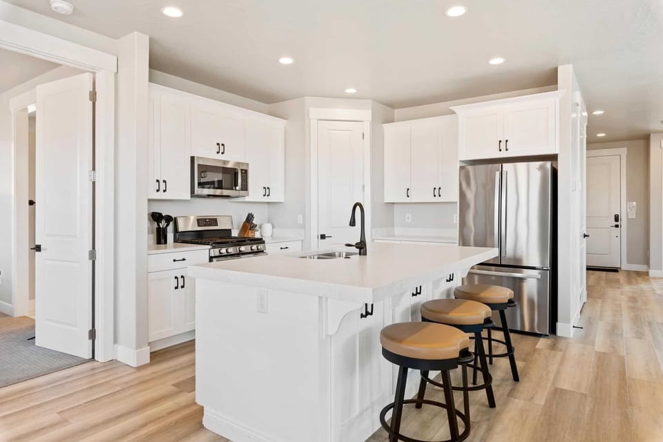 House, 5 Bedrooms | Private kitchen | Fridge, oven, coffee/tea maker, toaster