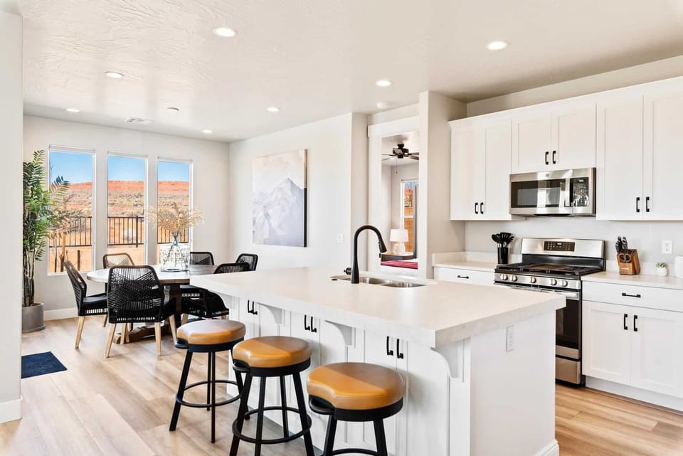 House, 5 Bedrooms | Private kitchen | Fridge, oven, coffee/tea maker, toaster