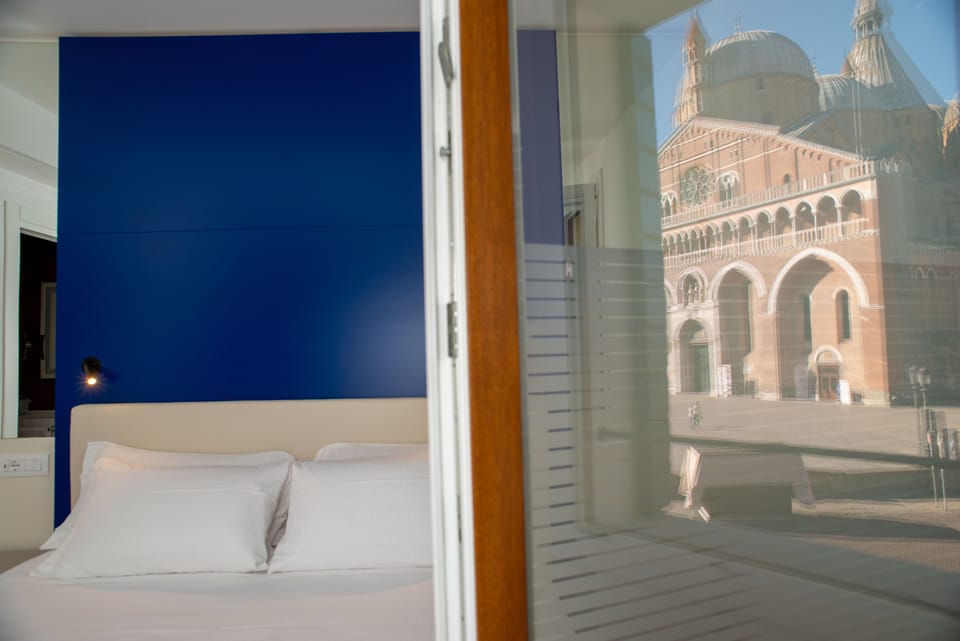 Deluxe Double Room | Minibar, in-room safe, soundproofing, cribs/infant beds