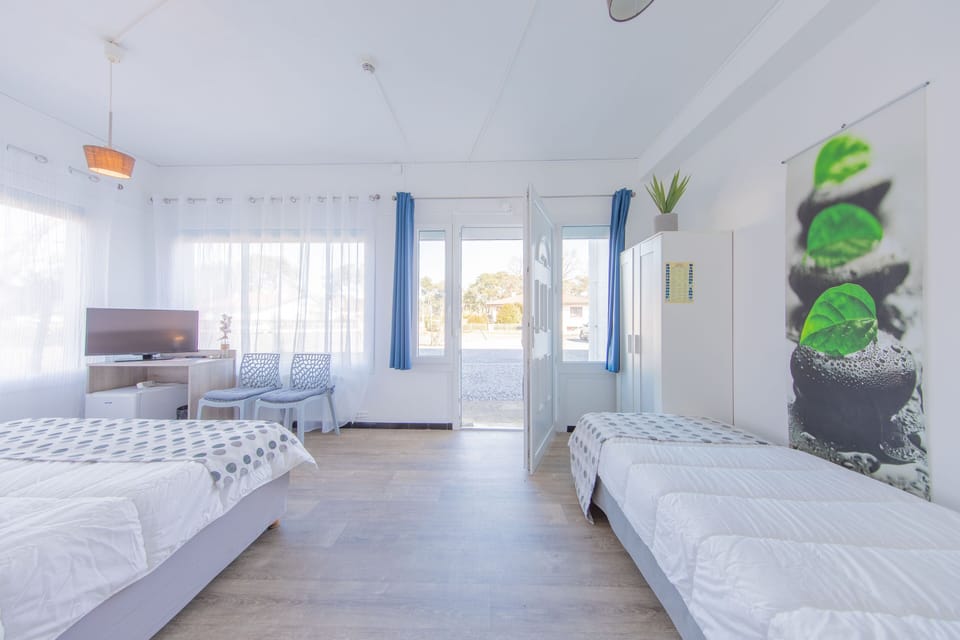Comfort Triple Room, Accessible | Desk, cribs/infant beds, free WiFi