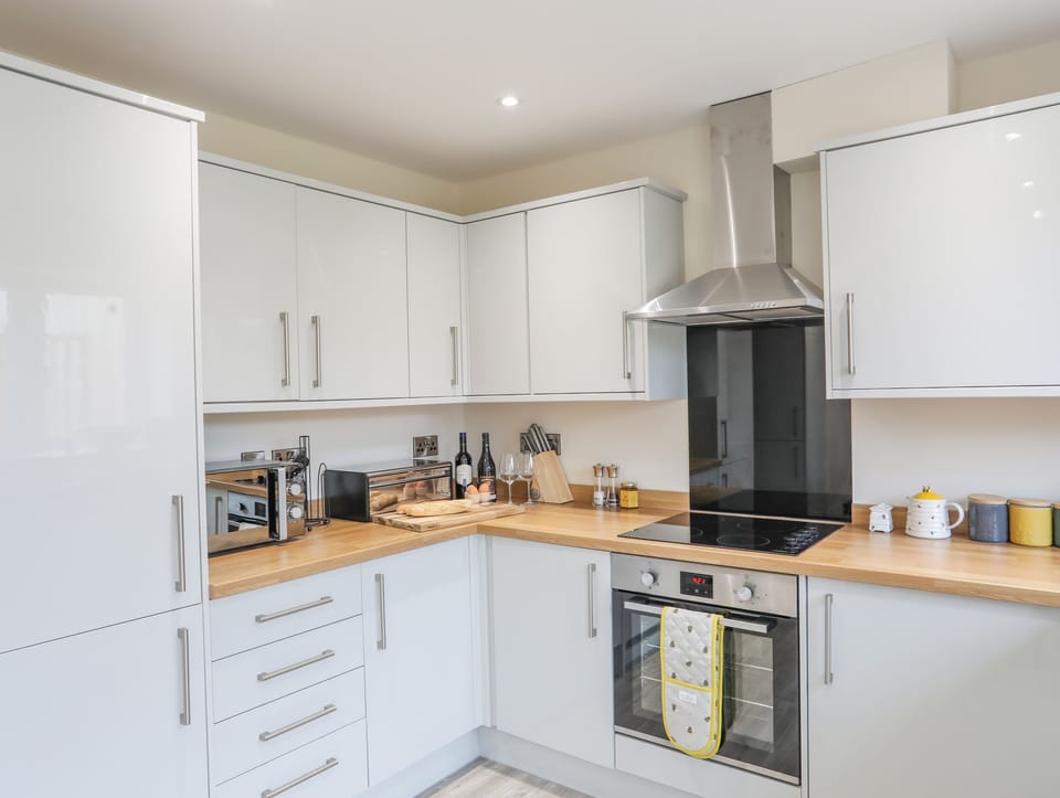 Cottage | Private kitchen | Fridge, dishwasher, electric kettle, toaster